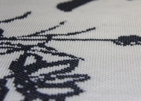 6月24日，農(nóng)村手工活外發(fā)加工，簡單好做的串珠手工活兼職，對于這個人群來說，手工之家的手工活可以個人做，也適合組織人一起做，圖為勵志珠珠繡手工產(chǎn)品細(xì)節(jié)剪影