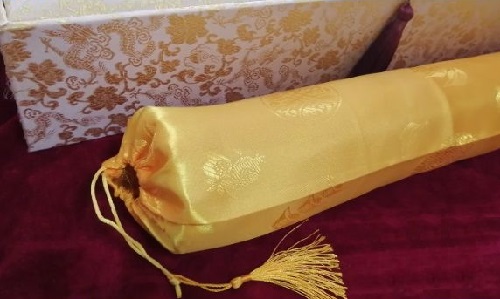 6月27日，帶回家做手工活，加工活外放的正規(guī)公司，為什么家庭婦女做手工之家的珠繡串珠手工活會成功？圖為勵(lì)志珠珠繡手工產(chǎn)品及外包裝剪影