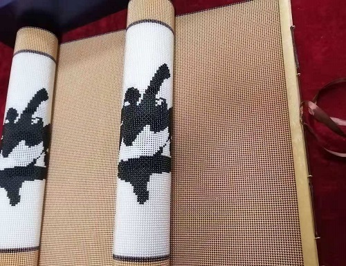 7月6日，手工活拿回家做，代加工手工活，手工之家的非遺傳統(tǒng)手工珠繡給人榮譽(yù)感、成就感，圖為勵(lì)志珠珠繡串珠手工產(chǎn)品剪影