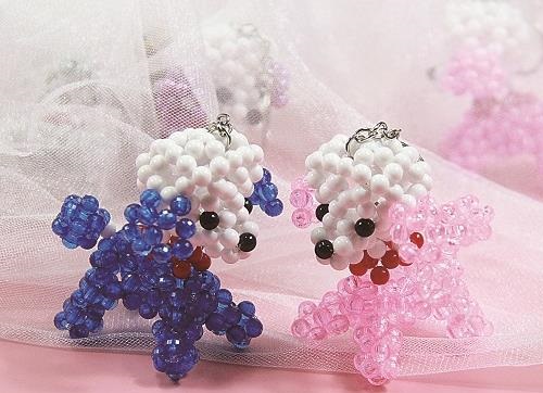 7月22日， 接手工活訂單的平臺(tái)，正規(guī)純手工活外發(fā)，手工之家有兩種合作方式，都很受歡迎，圖為勵(lì)志珠珠繡串珠手工產(chǎn)品剪影