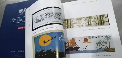 8月17日，純手工活外發(fā)加工，在家做手工活，善于總結(jié)、善于學(xué)習(xí)、善于創(chuàng)新，手工之家與加工人員攜手前行，圖為勵(lì)志珠珠繡手工產(chǎn)品手冊(cè)剪影