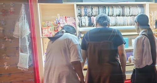不做限制，包括加工人員在內(nèi)，大家都可以這樣掙錢--- --- 記手工之家成品銷售新平臺(tái)