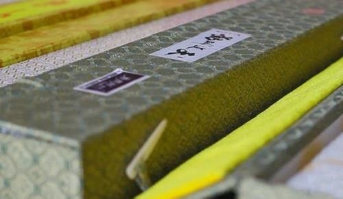8月31日，在家做手工活賺錢，手工活正規(guī)可靠，手工之家的銷售體系是不斷開發(fā)拓展的，圖為勵志珠珠繡串珠手工產(chǎn)品外包裝剪影