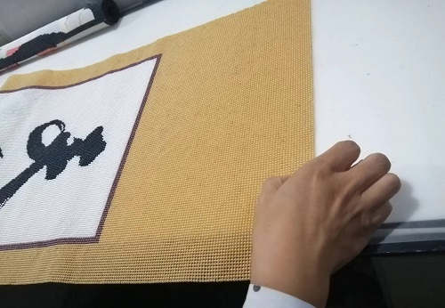 9月25日，可以帶回家做的手工活，在家做手工活掙錢，手工之家是大家居家就業(yè)創(chuàng)業(yè)的好選擇，圖為勵(lì)志珠珠繡串珠手工成品倉(cāng)庫(kù)驗(yàn)收剪影