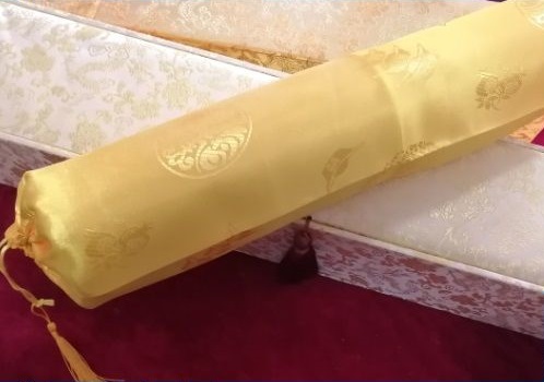 10月2日，在家做手工活掙錢，寄到家做的手工活，手工之家堅(jiān)持對珠繡非遺傳統(tǒng)手工的傳承和創(chuàng)新，圖為勵志珠珠繡串珠手工產(chǎn)品及外包裝剪影