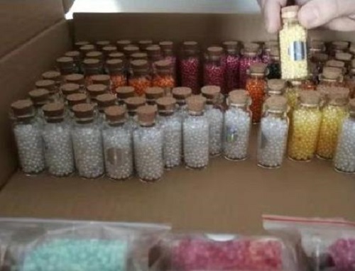 10月4日，手工兼職招聘帶回家做，手工活外發(fā)加工，積極扶持，手工之家的這個項目是很多人創(chuàng)業(yè)的好選擇，圖為勵志珠珠繡串珠手工材料剪影
