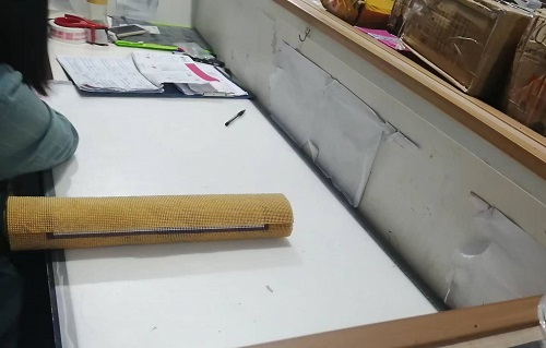 10月7日，寄到家做的手工活，正規(guī)手工活外發(fā)加工項(xiàng)目，在手工之家，質(zhì)量和收入是成正比的，圖為勵(lì)志珠珠繡手工成品倉(cāng)庫(kù)驗(yàn)貨拆除包裝剪影