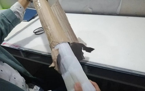 10月7日，寄到家做的手工活，正規(guī)手工活外發(fā)加工項(xiàng)目，在手工之家，質(zhì)量和收入是成正比的，圖為勵(lì)志珠珠繡手工成品倉(cāng)庫(kù)驗(yàn)貨拆除包裝剪影