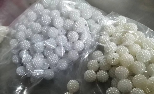 10月8日，純手工活外發(fā)加工項(xiàng)目，在家做手工活掙錢，通過(guò)珠繡串珠手工，手工之家讓很多人居家就業(yè)創(chuàng)業(yè)，圖為勵(lì)志珠珠繡串珠手工材料剪影