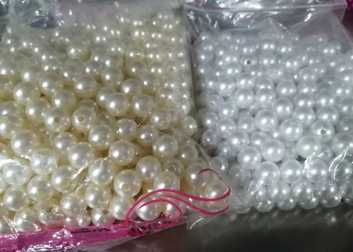 10月8日，純手工活外發(fā)加工項(xiàng)目，在家做手工活掙錢，通過(guò)珠繡串珠手工，手工之家讓很多人居家就業(yè)創(chuàng)業(yè)，圖為勵(lì)志珠珠繡串珠手工材料剪影