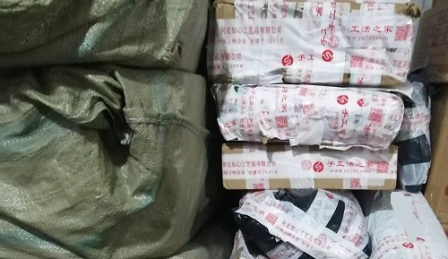 10月17日，代加工手工活，在家兼職手工活，越來越多人在手工之家做珠繡串珠手工掙錢，圖為勵志珠珠繡串珠成品倉庫剪影