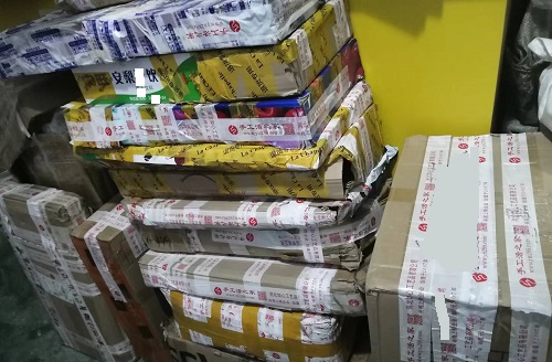 10月17日，代加工手工活，在家兼職手工活，越來越多人在手工之家做珠繡串珠手工掙錢，圖為勵志珠珠繡串珠成品倉庫剪影
