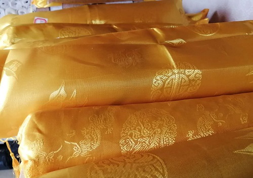 10月24日，靈活就業(yè)創(chuàng)業(yè)，手工加工回收項(xiàng)目，手工之家的加工費(fèi)結(jié)算讓人踏實(shí)，圖為勵(lì)志珠珠繡串珠手工產(chǎn)品剪影