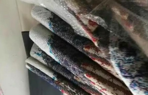 10月27日，靠譜的手工加工項(xiàng)目，在家做串珠手工掙錢，手工之家的手工項(xiàng)目很人性化，圖為勵(lì)志珠珠繡串珠手工產(chǎn)品剪影