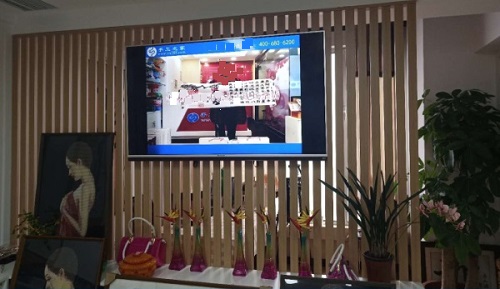 10月29日，靈活就業(yè)，這個(gè)手工項(xiàng)目拿回家做，勵(lì)志珠珠繡串珠手工技能真的很簡(jiǎn)單嗎？圖為手工之家辦公環(huán)境剪影