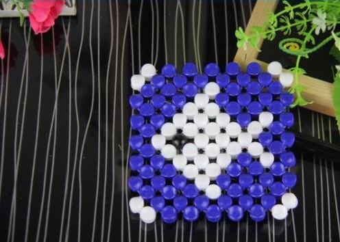 11月5日，正規(guī)廠家的手工項目，在家做手工靈活就業(yè)掙錢，選擇手工之家的加工人員越來越多，圖為勵志珠珠繡串珠手工產(chǎn)品剪影