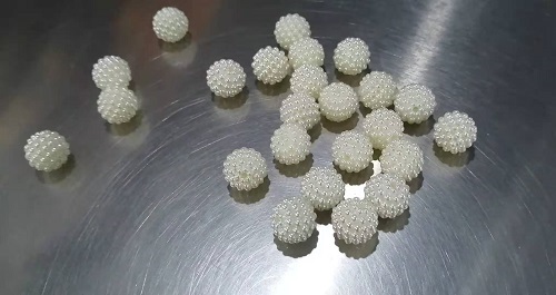 11月24日，帶回家做的手工項目，居家靈活就業(yè)的好副業(yè)，手工之家堅持事業(yè)和方向很正確，圖為勵志珠珠繡串珠手工材料剪影