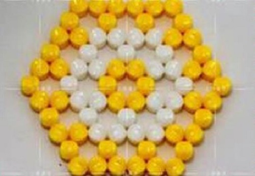 1月29日，純手工加工項目，在家做串珠手工掙錢，創(chuàng)新是手工之家企業(yè)發(fā)展的重要動力，圖為勵志珠珠繡串珠手工產品剪影