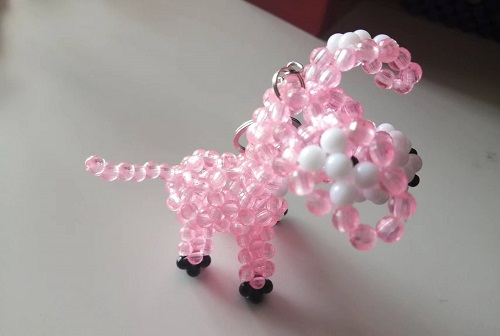 2月10日，靈活就業(yè)串珠手工項(xiàng)目，在家做的手工副業(yè)，長(zhǎng)期穩(wěn)定，十余年的手工之家可信可靠，圖為勵(lì)志珠珠繡串珠手工產(chǎn)品剪影
