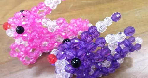 2月27日，靈活就業(yè)創(chuàng)業(yè)，手工加工回收項目，月底了，選擇了手工之家及珠繡串珠手工事業(yè)，都應該更努力，圖為勵志珠珠繡串珠手工產(chǎn)品剪影
