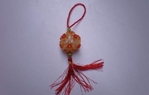 3月20日，穩(wěn)定可靠的手工副業(yè)，靈活就業(yè)做手工掙錢，在手工之家如何辦理合作，圖為勵(lì)志珠珠繡串珠手工產(chǎn)品剪影