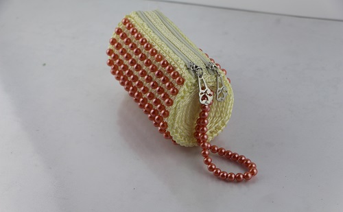 3月28日，手工加工回收項(xiàng)目，居家靈活就業(yè)副業(yè)，合作手工之家的手工項(xiàng)目，要注意這些事，圖為勵(lì)志珠珠繡串珠手工產(chǎn)品剪影