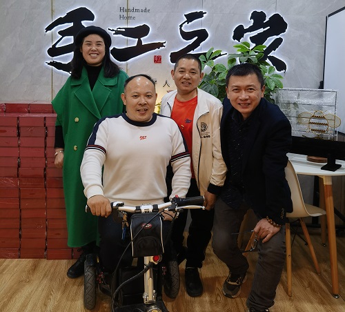 攜手搭舞臺，手工助就業(yè) —— 記長沙市溫馨助殘公益服務(wù)中心領(lǐng)導(dǎo)蒞臨手工之家