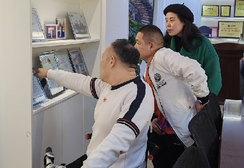 攜手搭舞臺，手工助就業(yè) —— 記長沙市溫馨助殘公益服務(wù)中心領(lǐng)導(dǎo)蒞臨手工之家