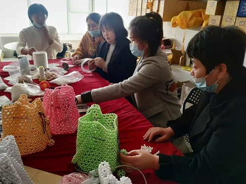 越了解、心越齊------記手工之家參加邯鄲市婦女手工業(yè)協(xié)會(huì)走近企業(yè)相關(guān)活動(dòng)