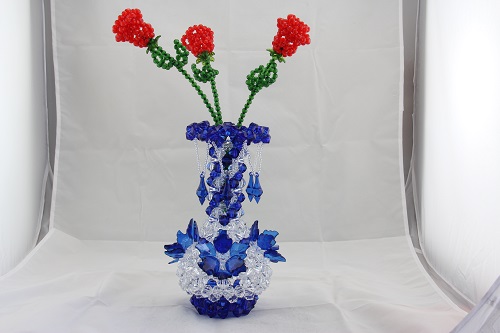 4月27日，在家里做什么可以掙錢又不用多投資，純手工項目受歡迎，手工之家的珠繡串珠項目好做在哪里，圖為勵志珠珠繡串珠手工產(chǎn)品剪影