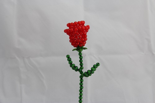 4月27日，在家里做什么可以掙錢又不用多投資，純手工項目受歡迎，手工之家的珠繡串珠項目好做在哪里，圖為勵志珠珠繡串珠手工產(chǎn)品剪影