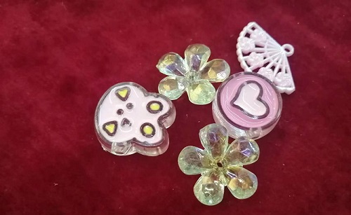 6月2日，在家里就能賺錢的工作，正規(guī)手工項目，靈活就業(yè)好選擇，手工之家手工事業(yè)發(fā)展離不開銷售體系，圖為勵志珠珠繡串珠手工材料剪影