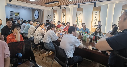 飾品加工廠+移動(dòng)潮品店，讓大家一起做手工掙錢(qián) ------ 記石家莊項(xiàng)目考察團(tuán)隊(duì)到手工之家考察合作