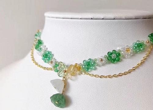 6月15日，手工活外發(fā)加工可靠嗎，靈活就業(yè)創(chuàng)業(yè)，飾品加工廠，在手工之家，為什么非常重視創(chuàng)新，圖為勵志珠珠繡串珠手工產(chǎn)品剪影