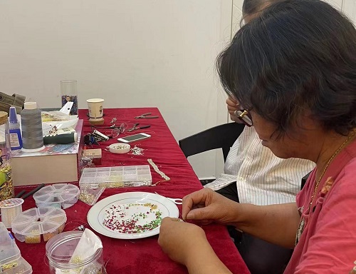 山東69歲崔大媽來手工之家考察學(xué)習(xí)合作，為什么做的比很多人都要強(qiáng)