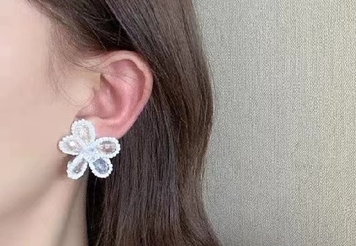 7月23日，手工活兼職招聘信息，開飾品加工廠，在家做手工副業(yè)靈活就業(yè)，在手工之家，這一方面沒有竅門，好好干才有好收獲，圖為串珠米珠繡手工產(chǎn)品剪影