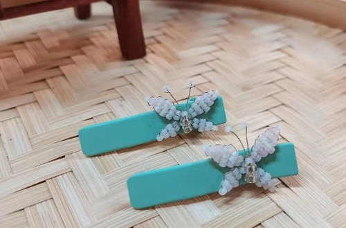 9月2日，手工活外發(fā)加工可靠嗎？純手工串珠靈活就業(yè)，開飾品加工廠，在手工之家自由靈活合作，加工銷售都可以，圖為串珠米珠繡手工產品剪影