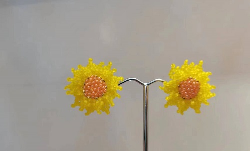 3月3日，兼職手工活外發(fā)加工在家可做，開(kāi)飾品加工廠(chǎng)，靈活就業(yè)創(chuàng)業(yè)項(xiàng)目，在手工之家，多付出就有好收入，圖為串珠米珠繡手工產(chǎn)品剪影