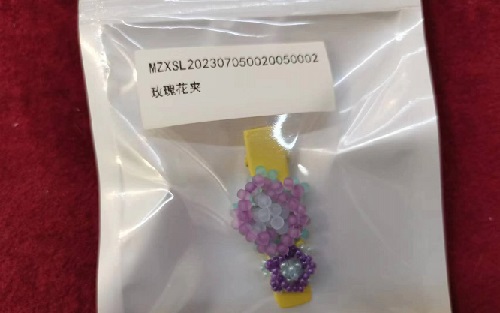 3月15日，手工兼職在家做是真的嗎？開飾品加工廠，正規(guī)手工活外發(fā)加工網(wǎng)副業(yè)，做好這兩點，在手工之家能有更好的收入，圖為串珠米珠繡手工產(chǎn)品剪影