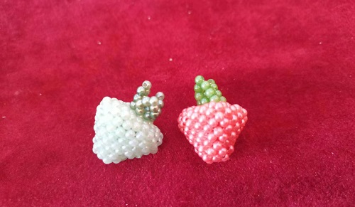 3月17日，手工活兼職招聘信息，手工活接單平臺，靈活就業(yè)好副業(yè)，開飾品加工廠，在手工之家，加工銷售如何做更好？圖為串珠米珠繡手工產(chǎn)品剪影