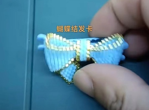 4月17日，手工活外發(fā)加工正規(guī)廠家，純手工加工串珠，開飾品加工廠，與手工之家合作，就是放心，圖為飾品類串珠純手工產(chǎn)品剪影