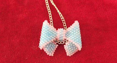 5月30日，手工活兼職可帶回家，開手工飾品加工廠，手工活接單平臺，在手工之家，合作不同收入不同，圖為串珠米珠繡純手工產品剪影
