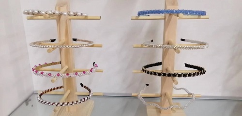7月9日，手工活拿回家做在哪里找，外發(fā)加工接單平臺(tái)，在家做手工，開手工加工廠，在手工之家，創(chuàng)新不僅全面而且始終堅(jiān)持，圖為串珠米珠繡純手工產(chǎn)品剪影