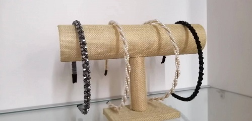 7月9日，手工活拿回家做在哪里找，外發(fā)加工接單平臺(tái)，在家做手工，開手工加工廠，在手工之家，創(chuàng)新不僅全面而且始終堅(jiān)持，圖為串珠米珠繡純手工產(chǎn)品剪影