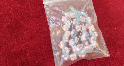 7月27日，可在家做的兼職手工活，在家做串珠手工掙錢，做手工傳承官，在手工之家掙錢，要堅持做好這四點，圖為串珠米珠繡純手工產(chǎn)品剪影