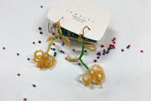8月29日，手工活兼職招聘信息，在家做串珠手工項(xiàng)目掙錢，做手工傳承官，在手工之家，要多掙錢，每一種合作都需要認(rèn)真對(duì)待，圖為串珠米珠繡純手工產(chǎn)品剪影
