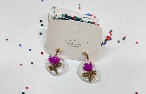 9月2日，在家兼職平臺正規(guī)的日結(jié)，做手工傳承官，靈活就業(yè)創(chuàng)業(yè)，在手工之家，長期合作、多掙錢就要這樣做，圖為串珠米珠繡純手工產(chǎn)品剪影
