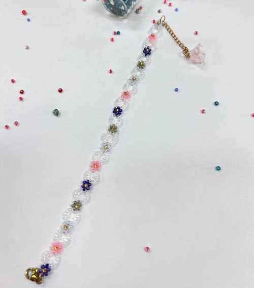 9月5日，手工活從哪里找廠家，想接正規(guī)廠家的手工項目，做手工傳承官，與手工之家合作，找到這里的方式有很多種，圖為串珠米珠繡純手工產(chǎn)品剪影