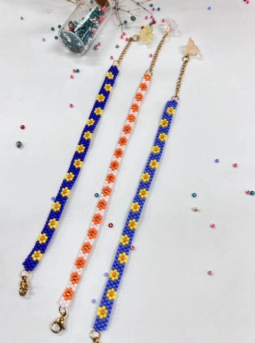10月6日，手工兼職創(chuàng)業(yè)在家做是真的，微創(chuàng)業(yè)做手工傳承官，在家做的好手工，信任來自了解，手工之家與大家一起努力發(fā)展，圖為串珠米珠繡純手工產(chǎn)品剪影
