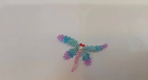 10月17日，可在家做的兼職手工活, 想接正規(guī)廠家的手工創(chuàng)業(yè)項(xiàng)目，輕資產(chǎn)創(chuàng)業(yè)做手工傳承官，與手工之家合作，這里的產(chǎn)品是事業(yè)的根本，圖為串珠米珠繡純手工產(chǎn)品剪影